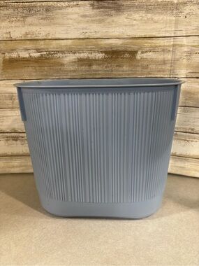 Vintage Rubbermaid Blue  ribbed oval garbage can